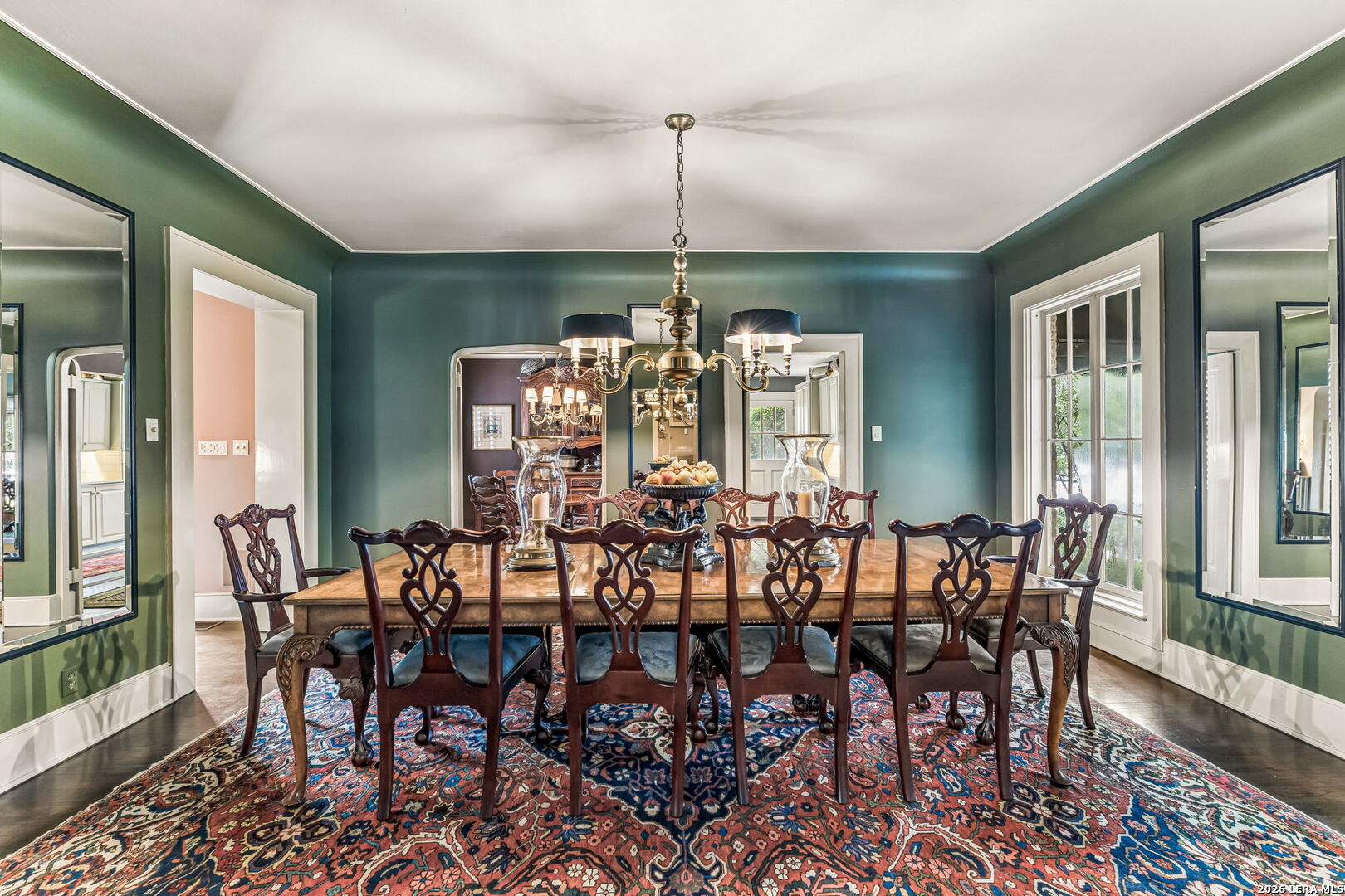 110 Geneseo Rd, Terrell Hills, TX 78209