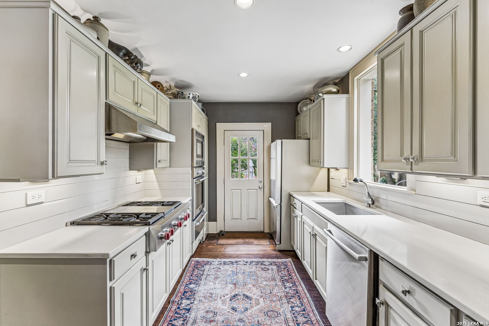 110 Geneseo Rd, Terrell Hills, TX 78209