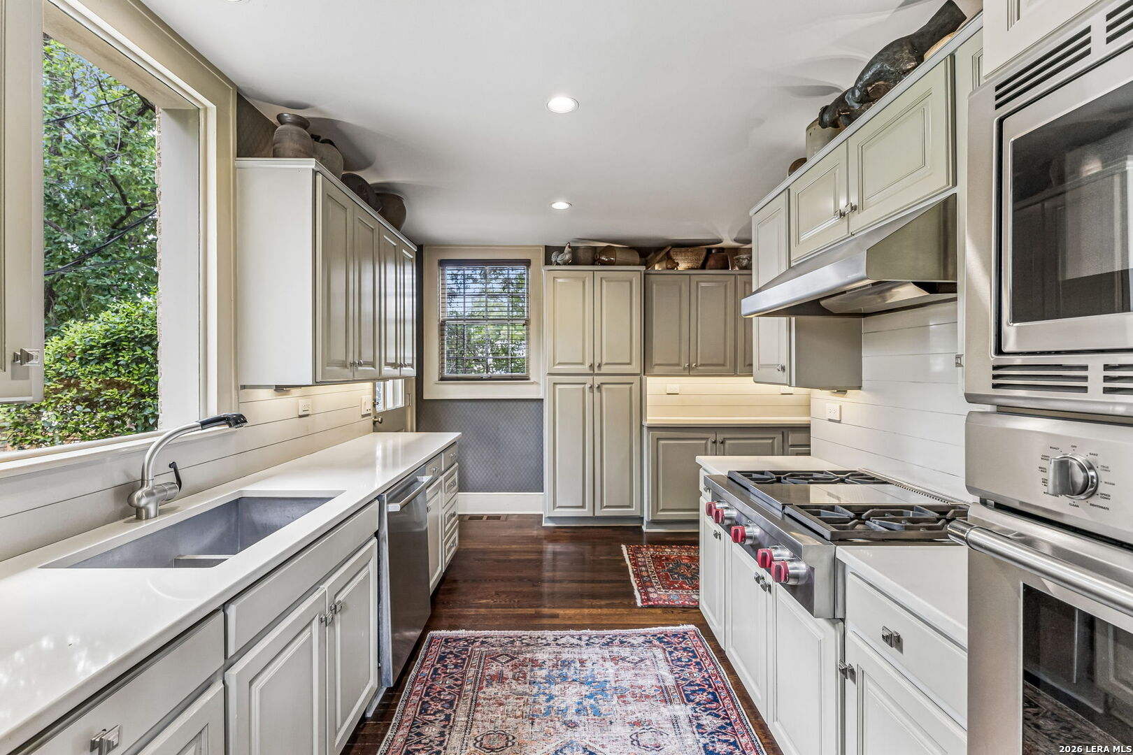 110 Geneseo Rd, Terrell Hills, TX 78209