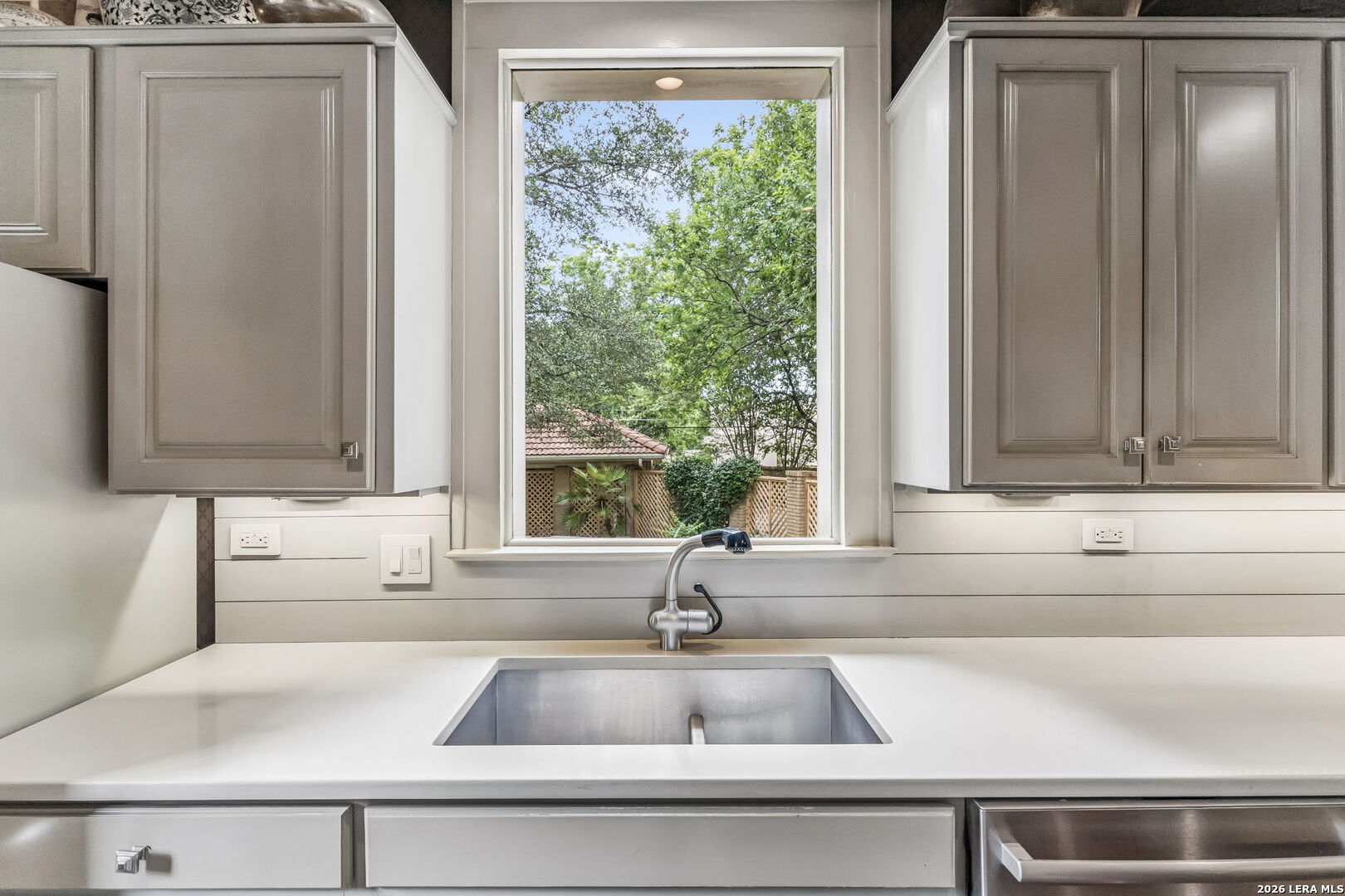 110 Geneseo Rd, Terrell Hills, TX 78209