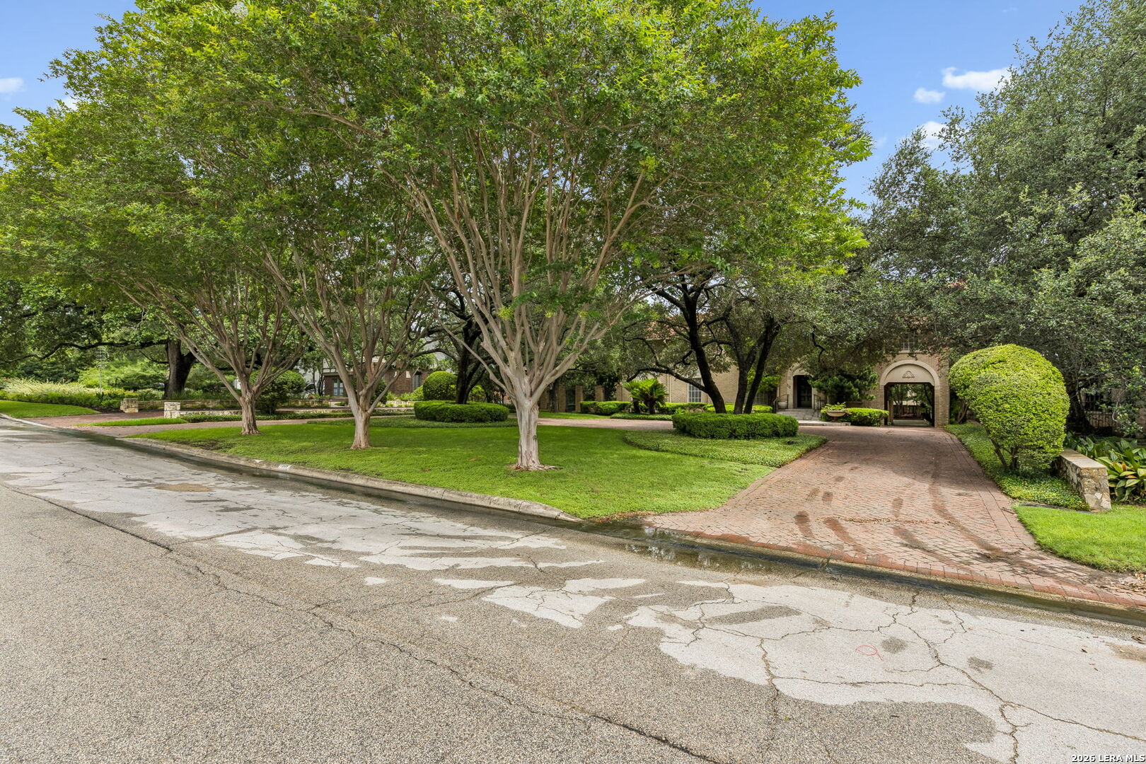 110 Geneseo Rd, Terrell Hills, TX 78209