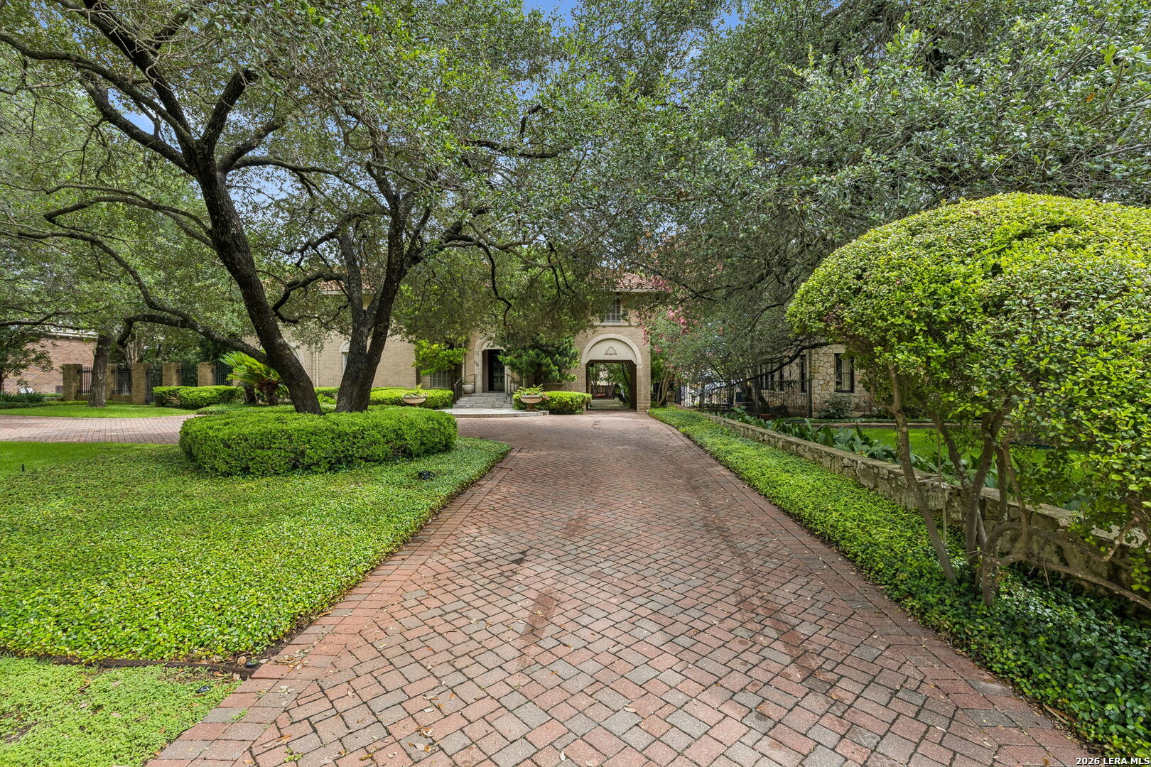 110 Geneseo Rd, Terrell Hills, TX 78209
