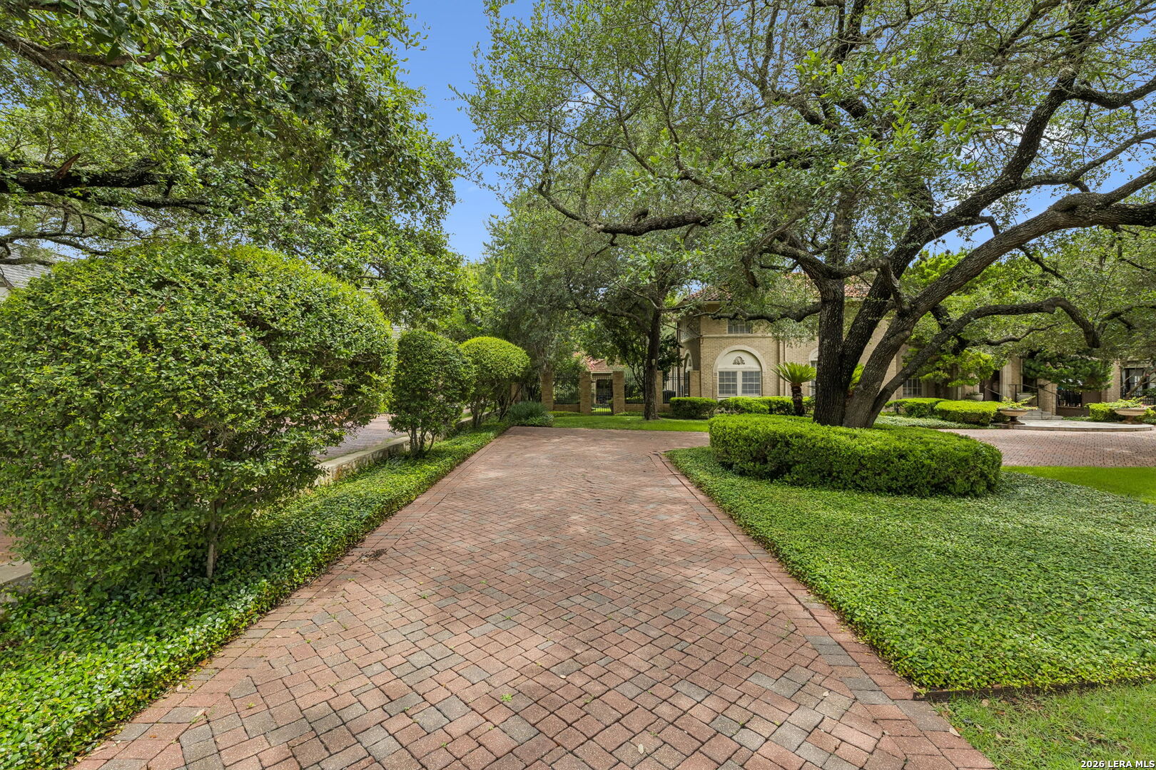 110 Geneseo Rd, Terrell Hills, TX 78209