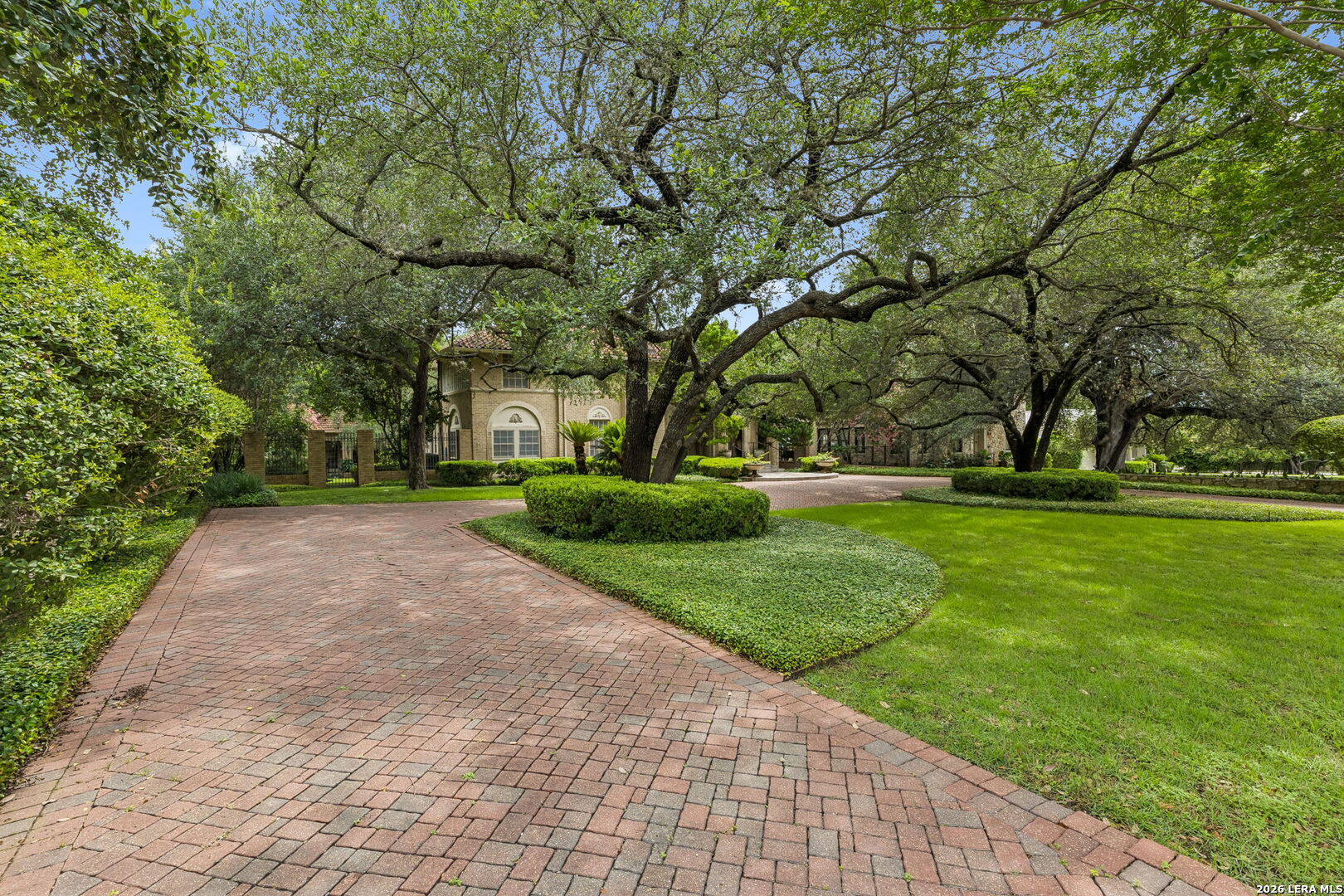 110 Geneseo Rd, Terrell Hills, TX 78209