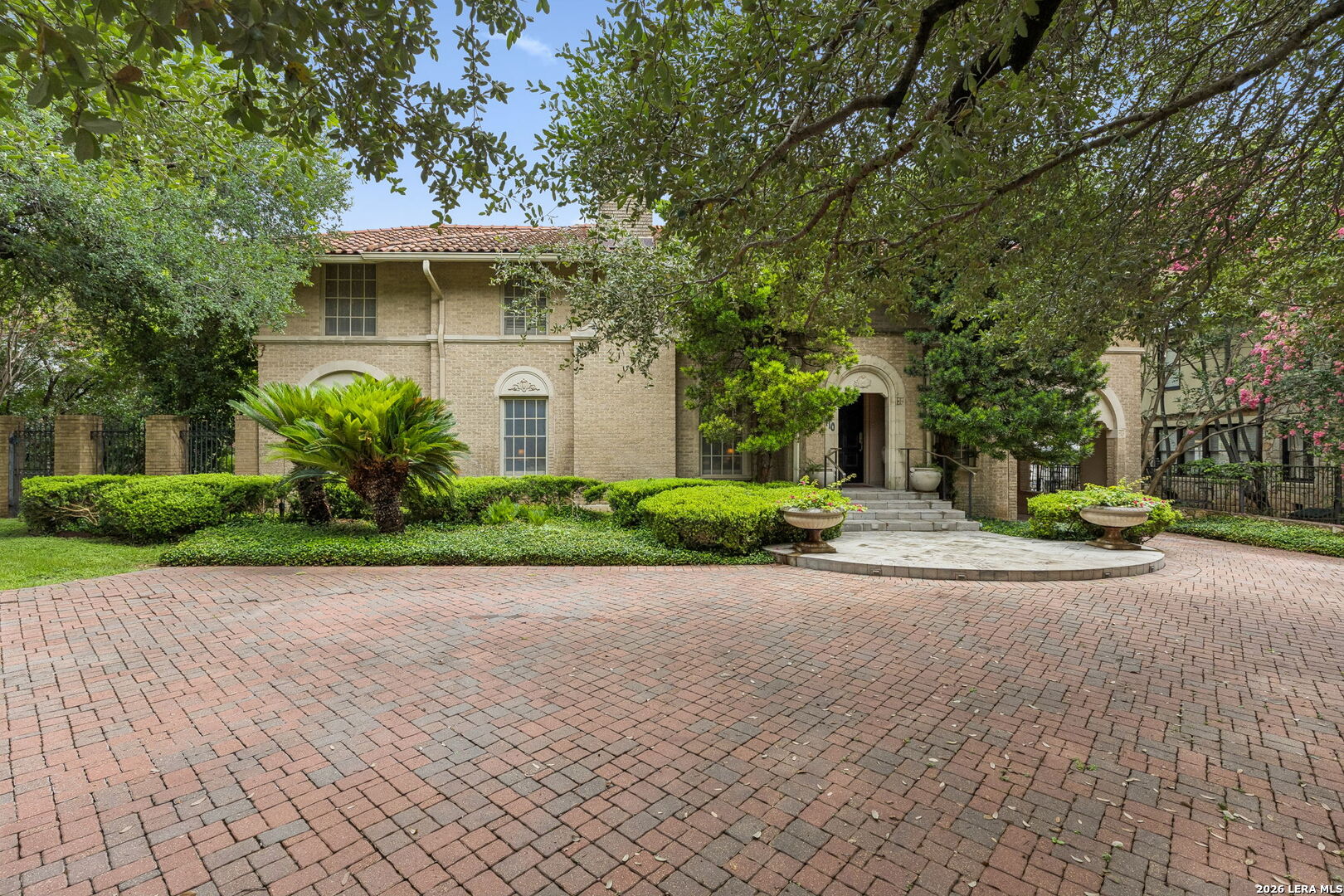 110 Geneseo Rd, Terrell Hills, TX 78209
