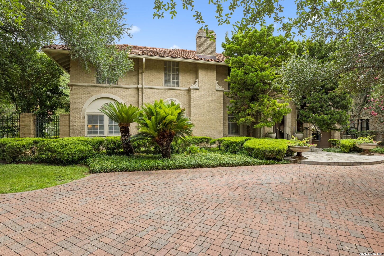110 Geneseo Rd, Terrell Hills, TX 78209