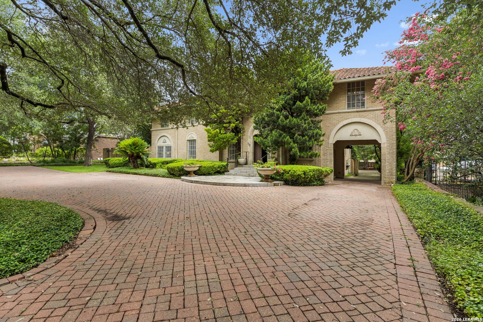 110 Geneseo Rd, Terrell Hills, TX 78209