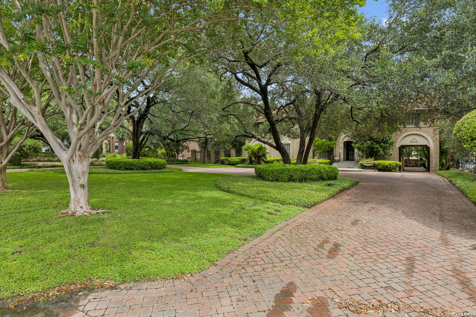 110 Geneseo Rd, Terrell Hills, TX 78209