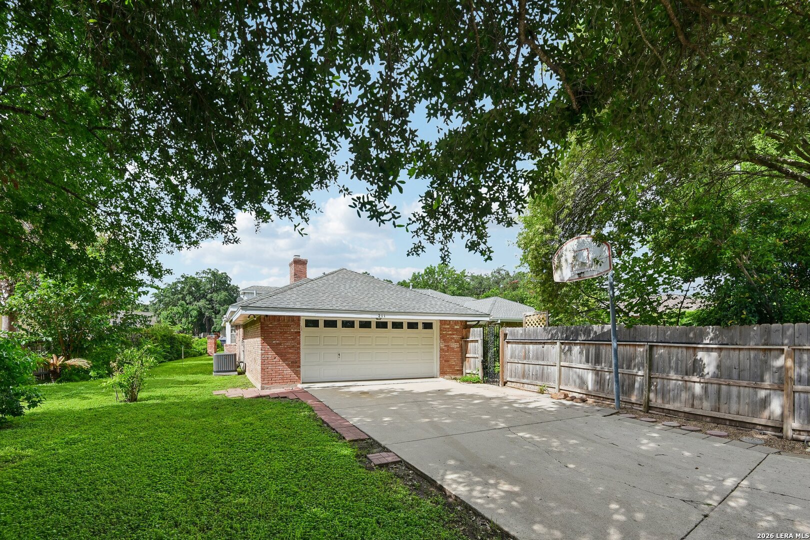 211 CHATTINGTON CT, Castle Hills, TX 78213