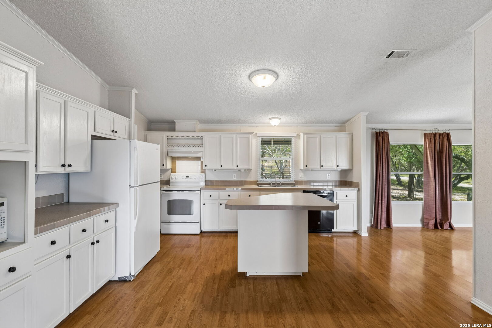 450 Hancock, photo 9