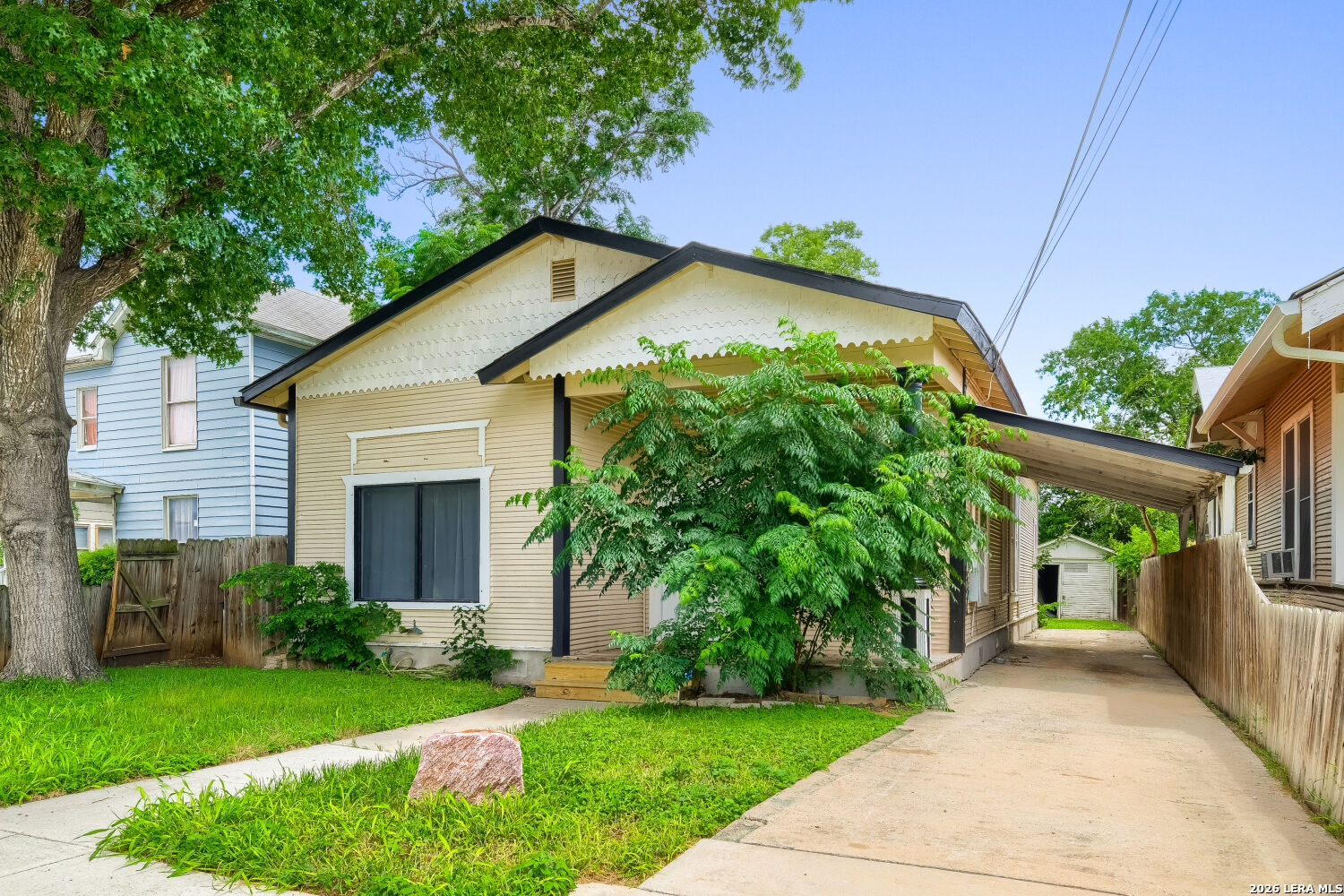 811 Lamar St Listing Cover Image