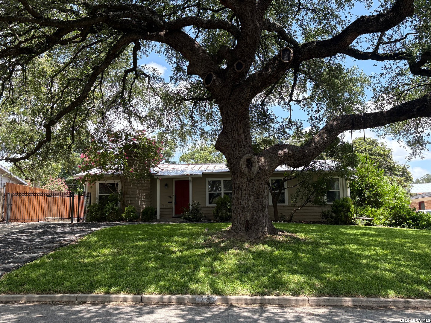Property photo for 737 MORNINGSIDE DR, Terrell Hills, TX