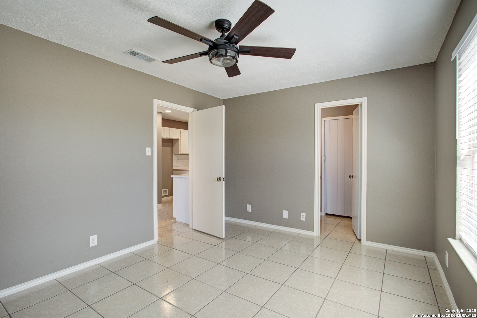 5281 Meadow Rise St, San Antonio, TX 78250