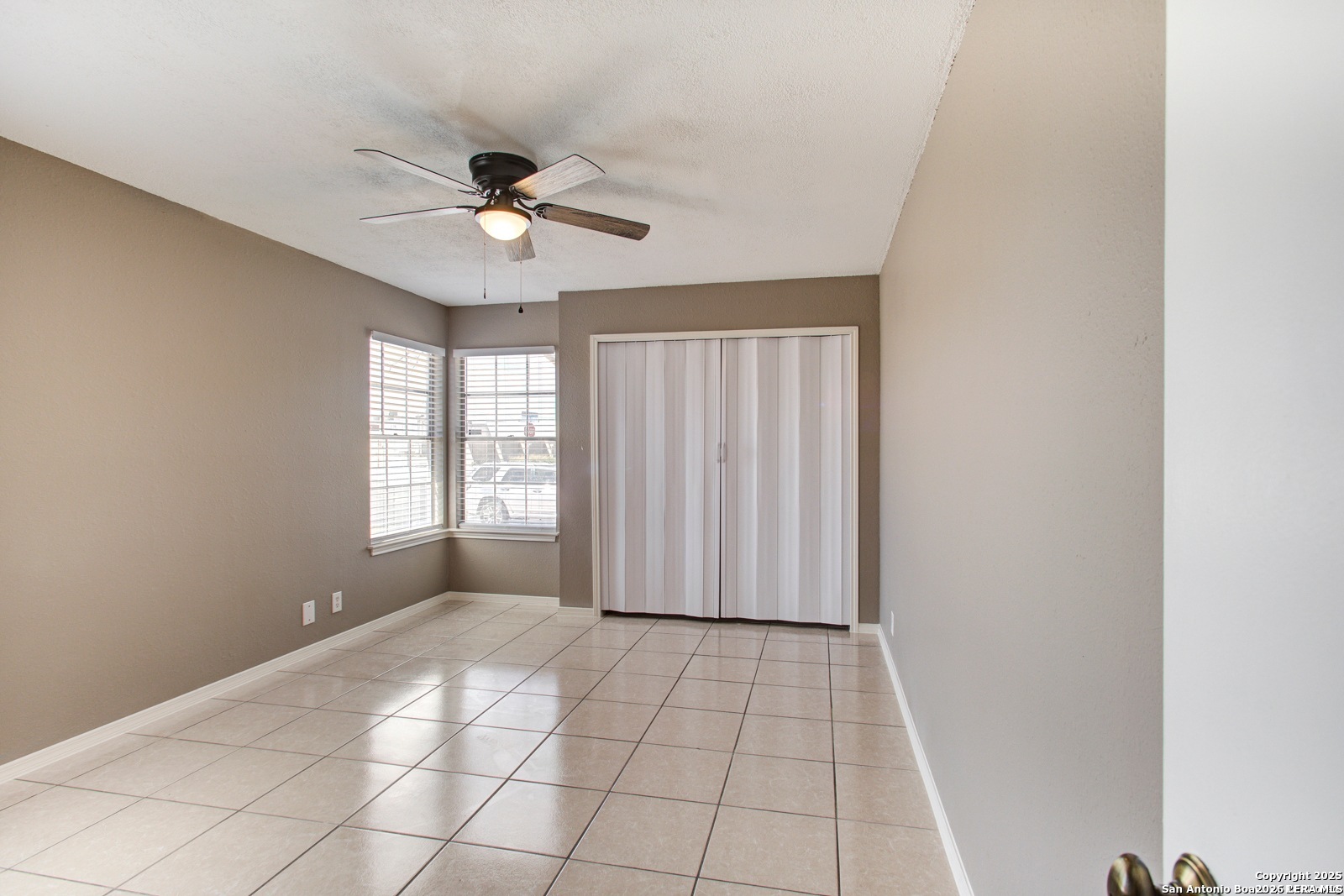 5281 Meadow Rise St, San Antonio, TX 78250
