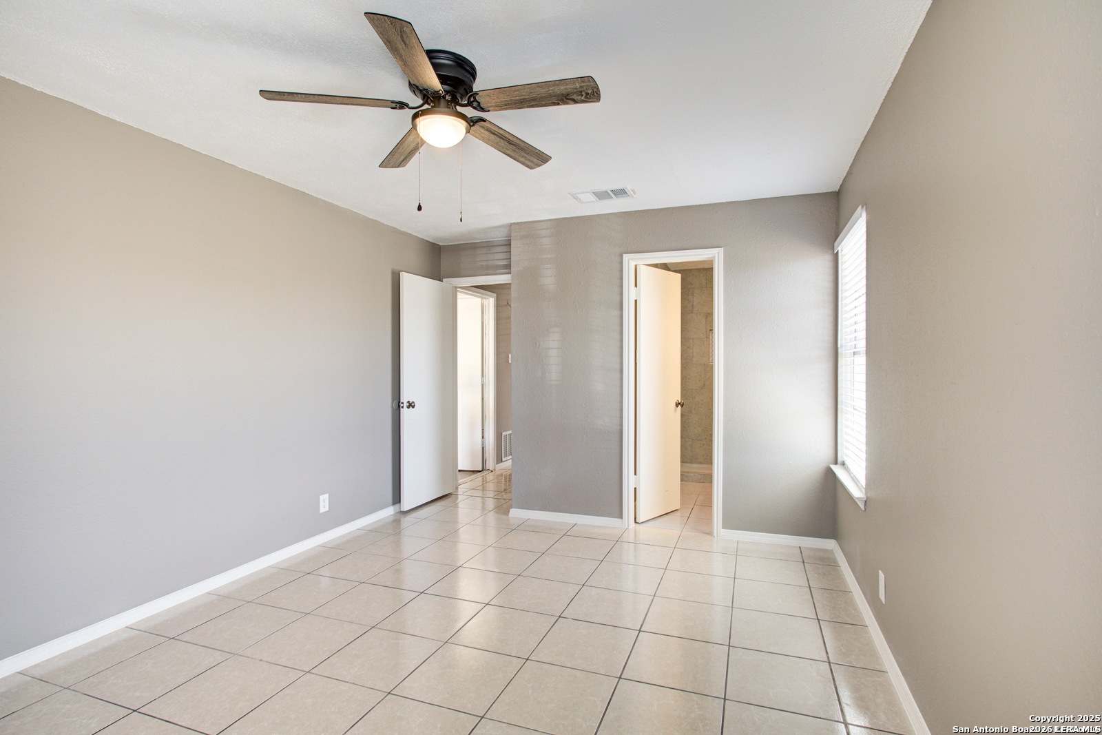 5281 Meadow Rise St, San Antonio, TX 78250