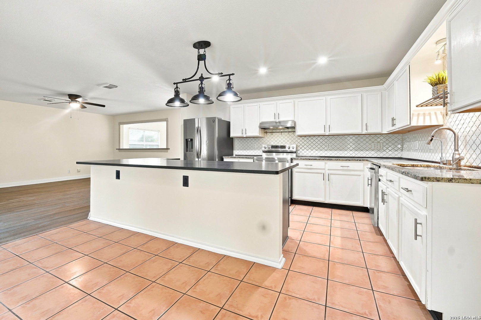 11438 Lima Listing Cover Image