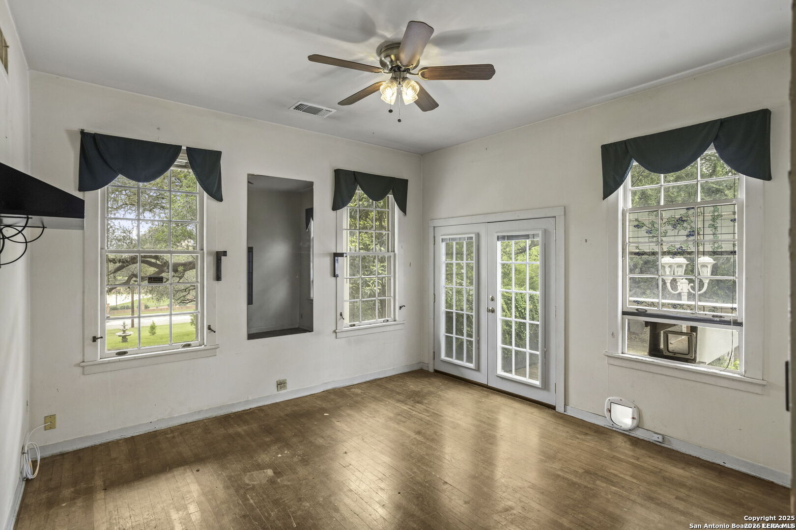527 KINGS CT, San Antonio, TX 78212