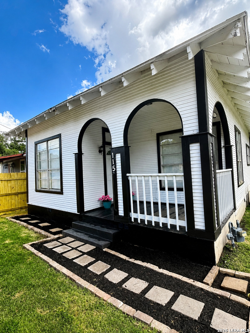 115 Querida Ave Listing Cover Image