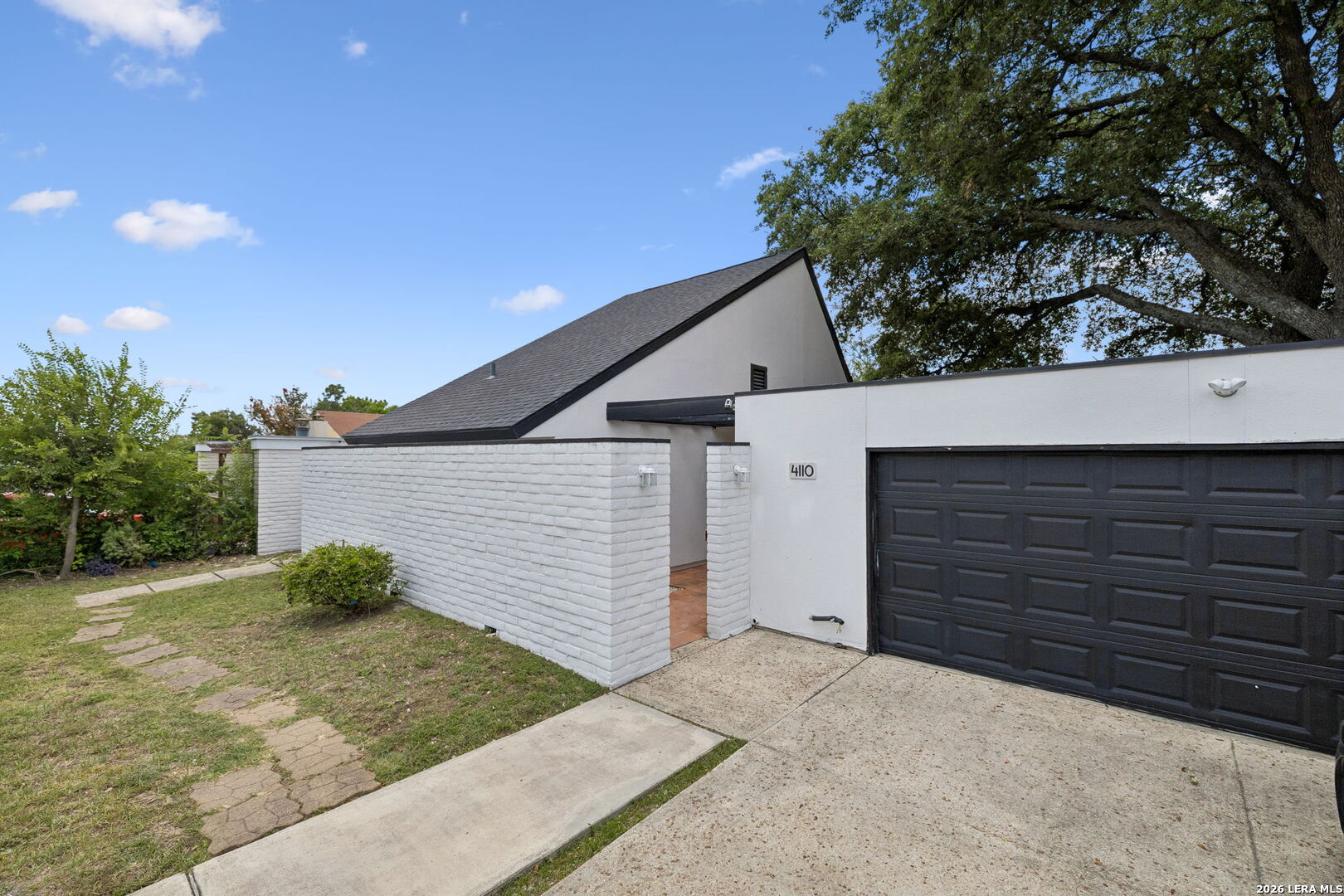 4110 Bay Oaks Dr