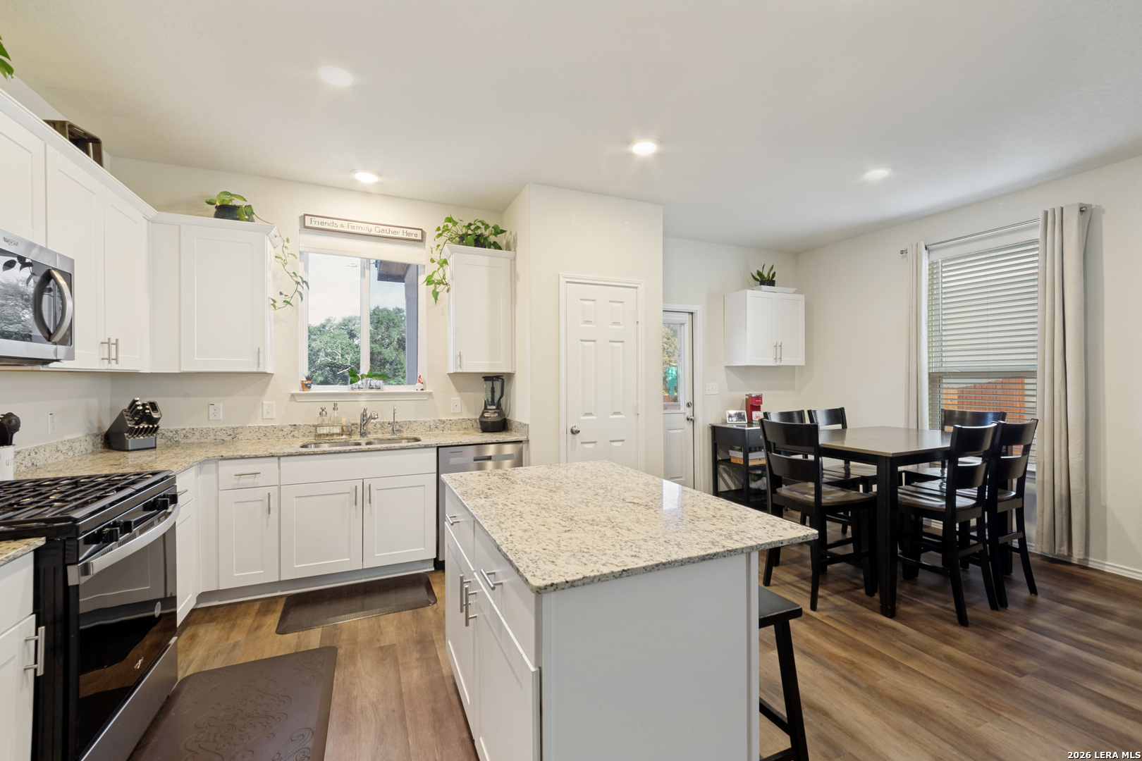 Eat-In Kitchen