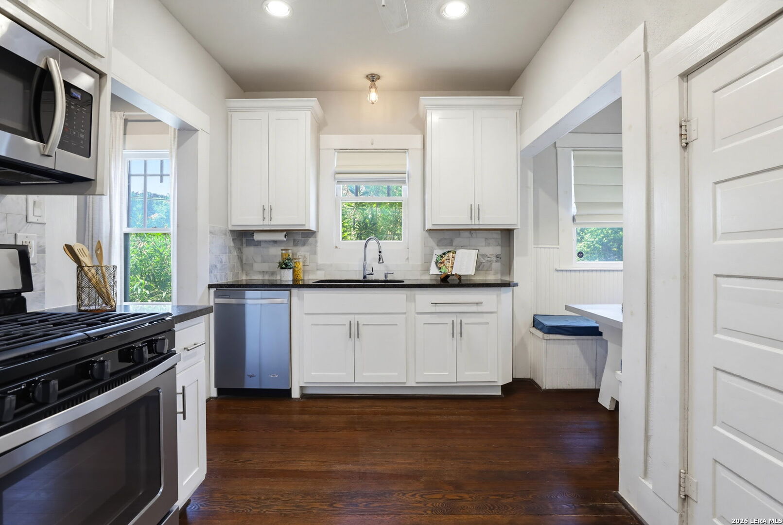 1145 W Mistletoe Ave, San Antonio, TX 78201
