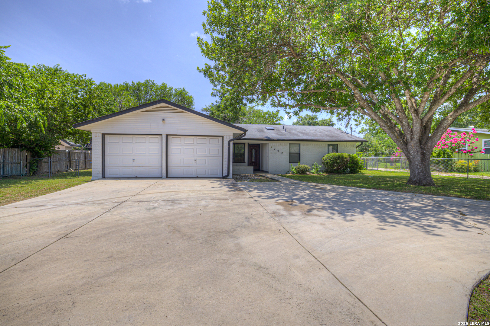 1302 S MESQUITE AVE, New Braunfels, TX 78130