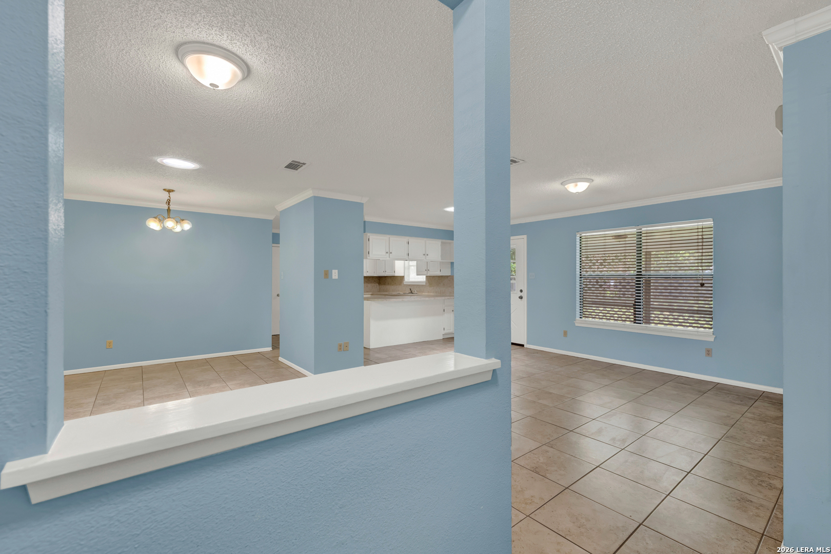 1302 S MESQUITE AVE, New Braunfels, TX 78130