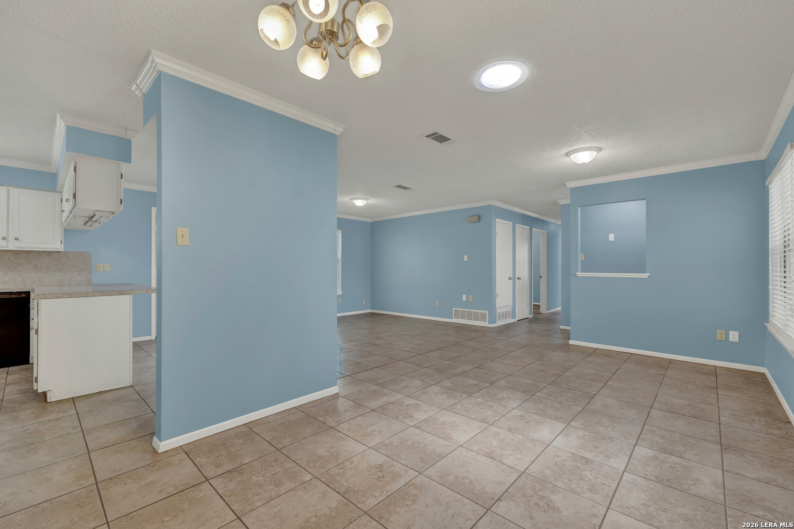 1302 S MESQUITE AVE, New Braunfels, TX 78130
