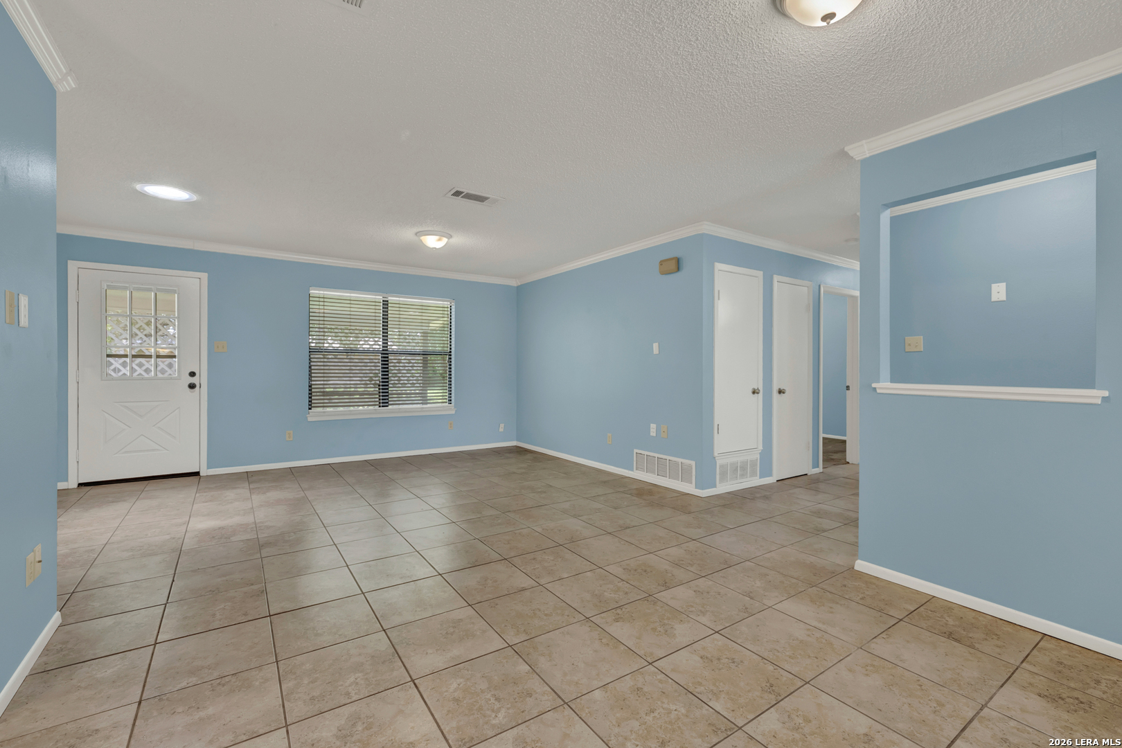 1302 S MESQUITE AVE, New Braunfels, TX 78130
