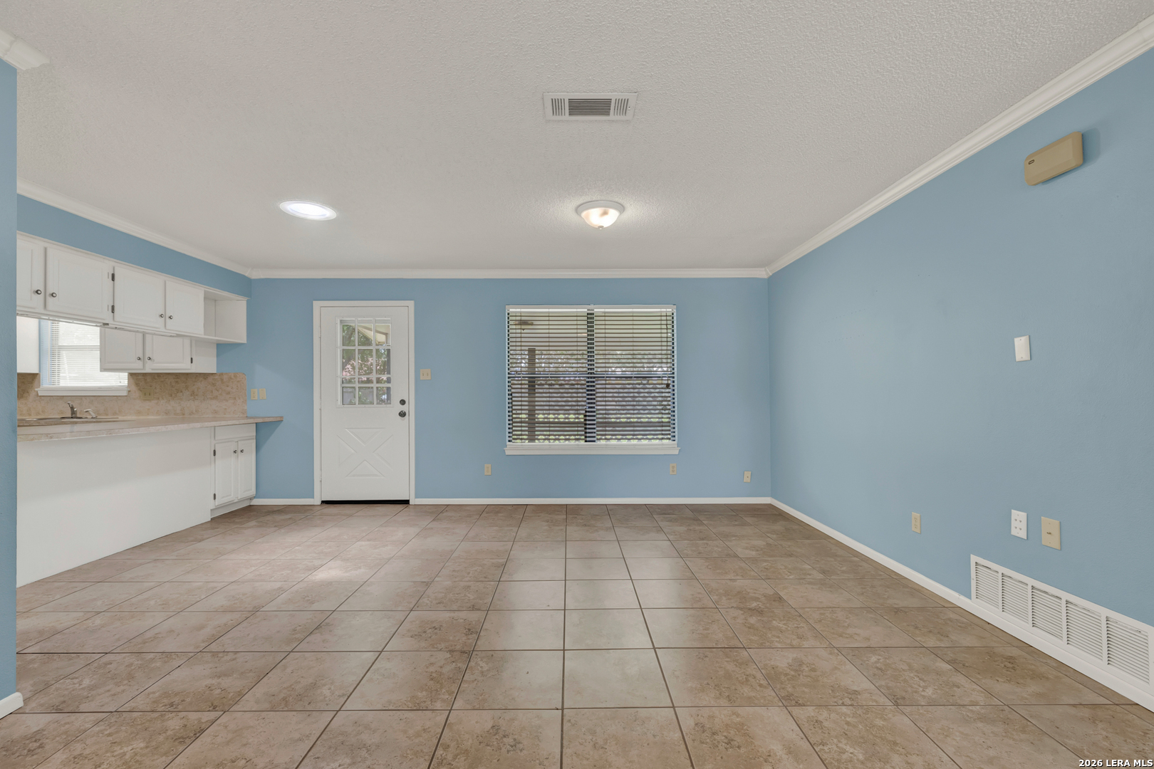1302 S MESQUITE AVE, New Braunfels, TX 78130