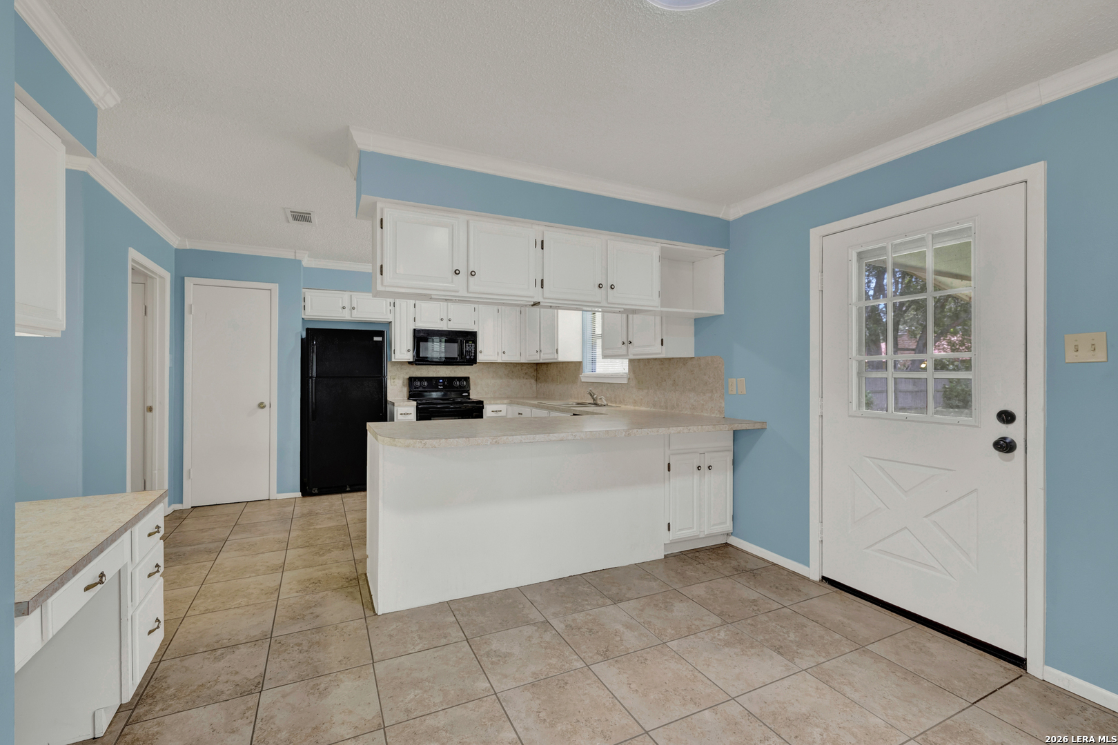 1302 S MESQUITE AVE, New Braunfels, TX 78130