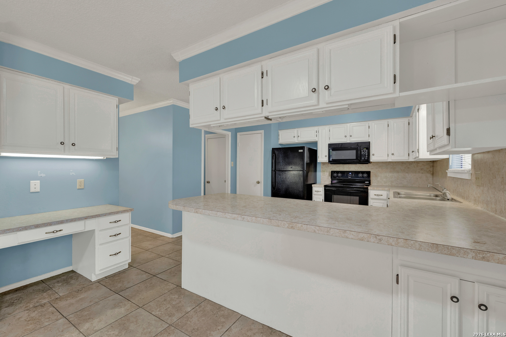 1302 S MESQUITE AVE, New Braunfels, TX 78130