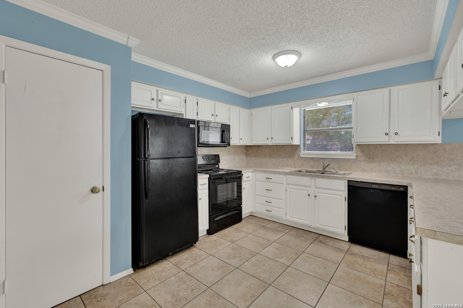 1302 S MESQUITE AVE, New Braunfels, TX 78130