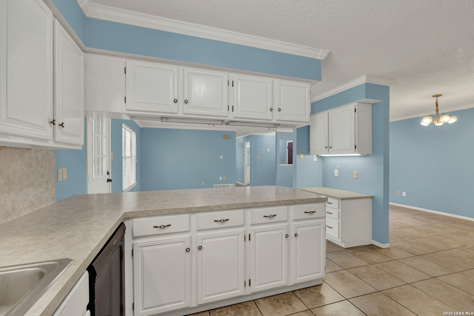 1302 S MESQUITE AVE, New Braunfels, TX 78130