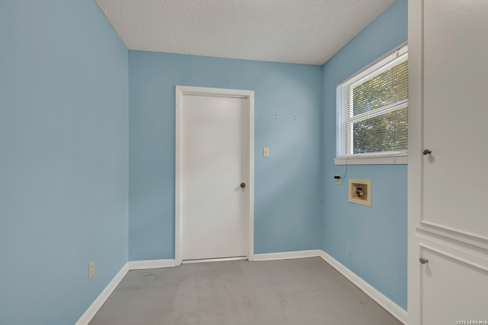 1302 S MESQUITE AVE, New Braunfels, TX 78130