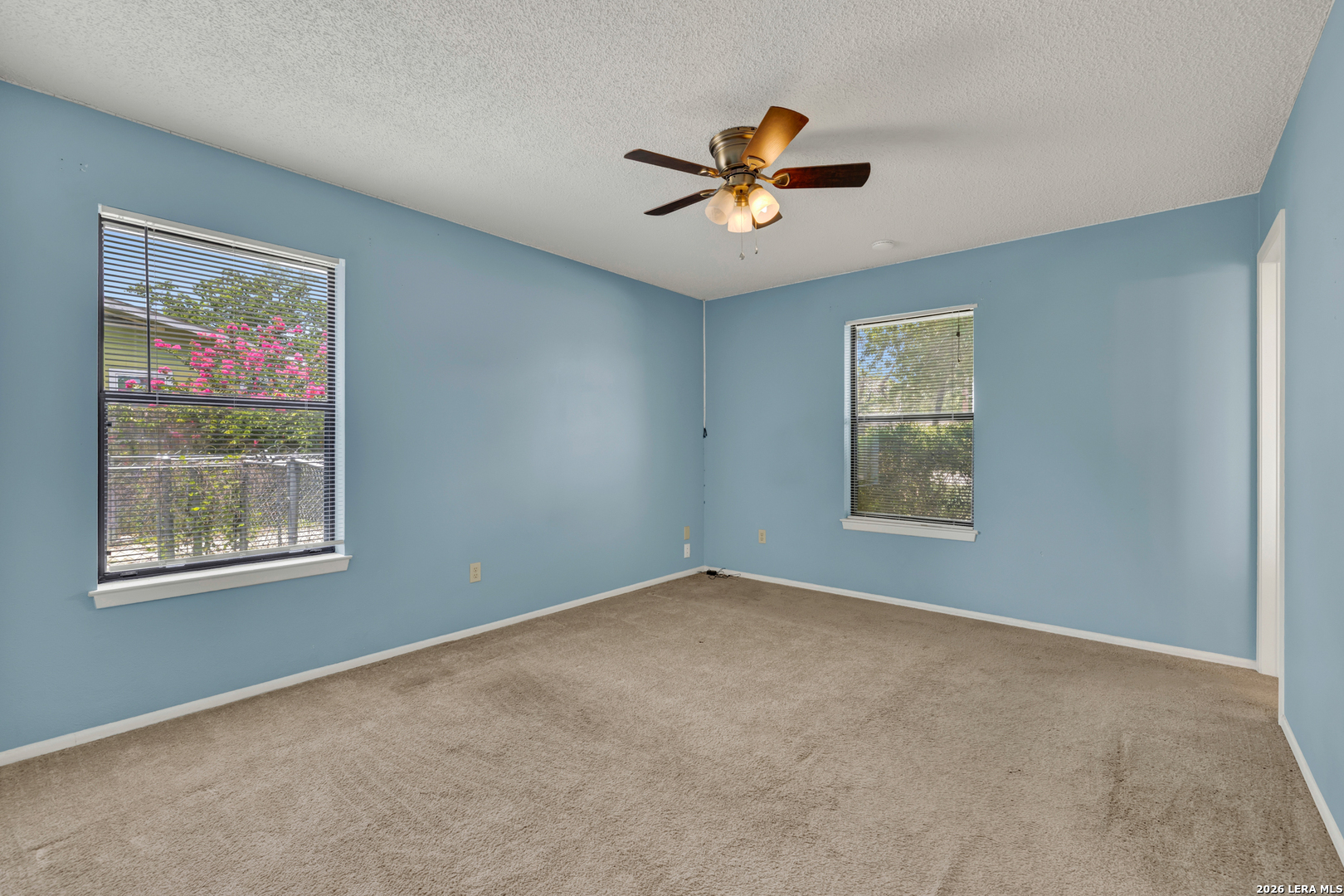 1302 S MESQUITE AVE, New Braunfels, TX 78130