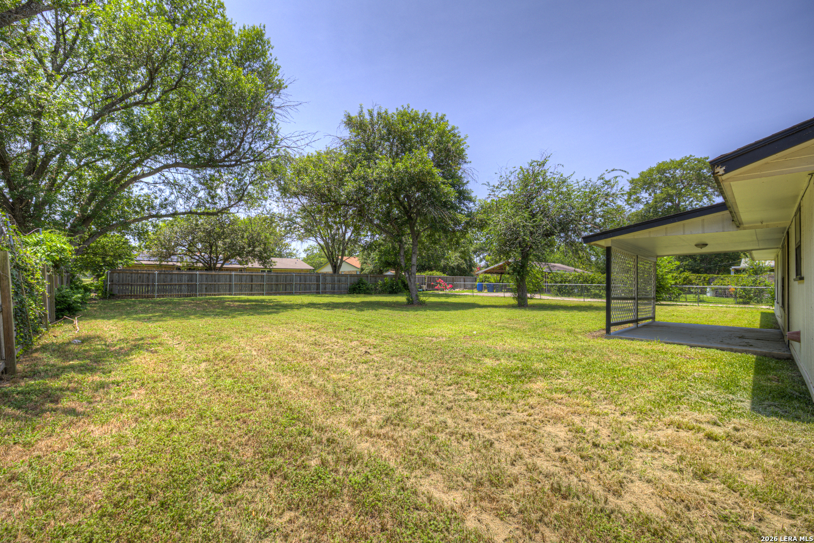 1302 S MESQUITE AVE, New Braunfels, TX 78130
