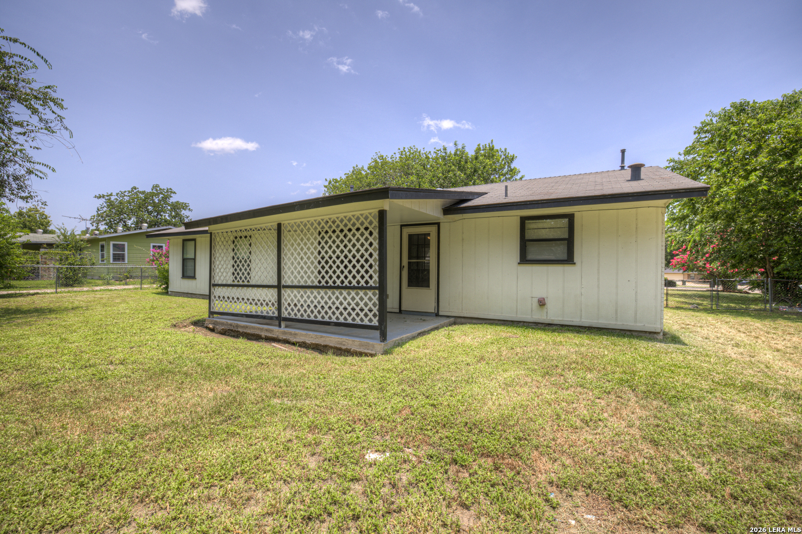 1302 S MESQUITE AVE, New Braunfels, TX 78130