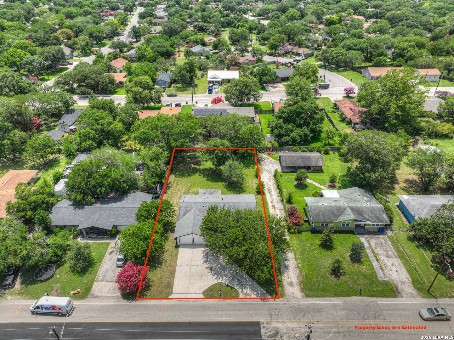 1302 S MESQUITE AVE, New Braunfels, TX 78130