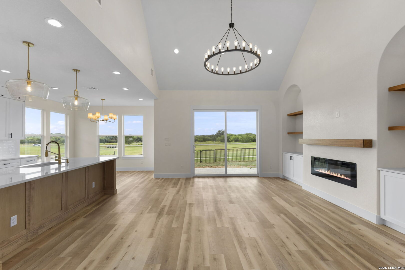 165 Whitewing Way, Floresville, TX 78114