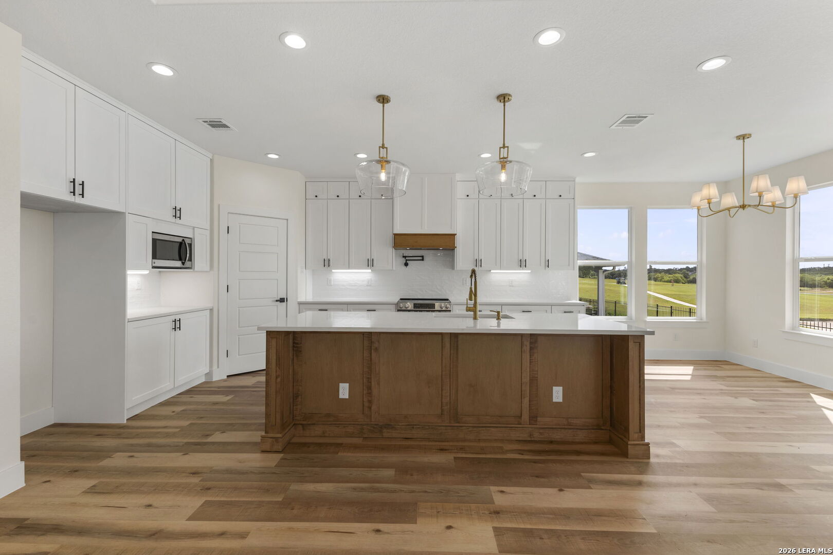 165 Whitewing Way, Floresville, TX 78114