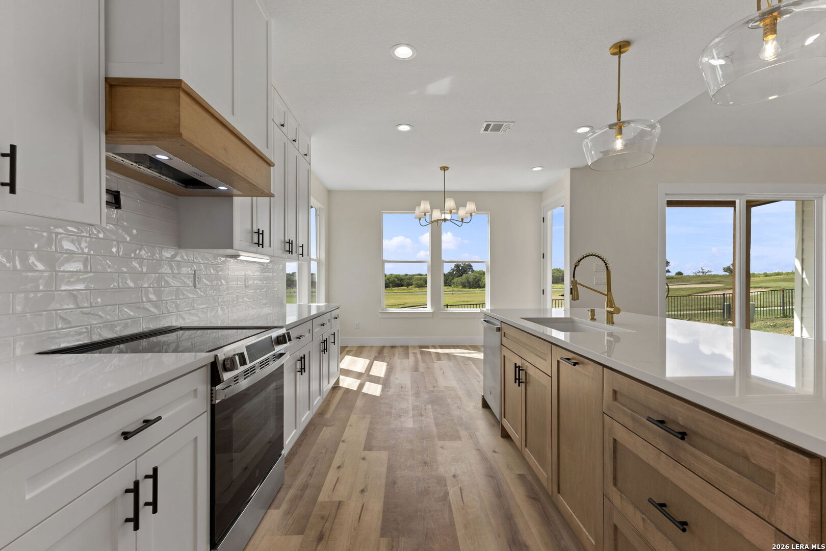165 Whitewing Way, Floresville, TX 78114