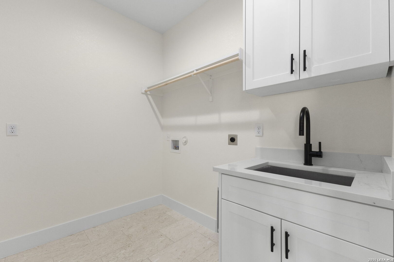165 Whitewing Way, Floresville, TX 78114