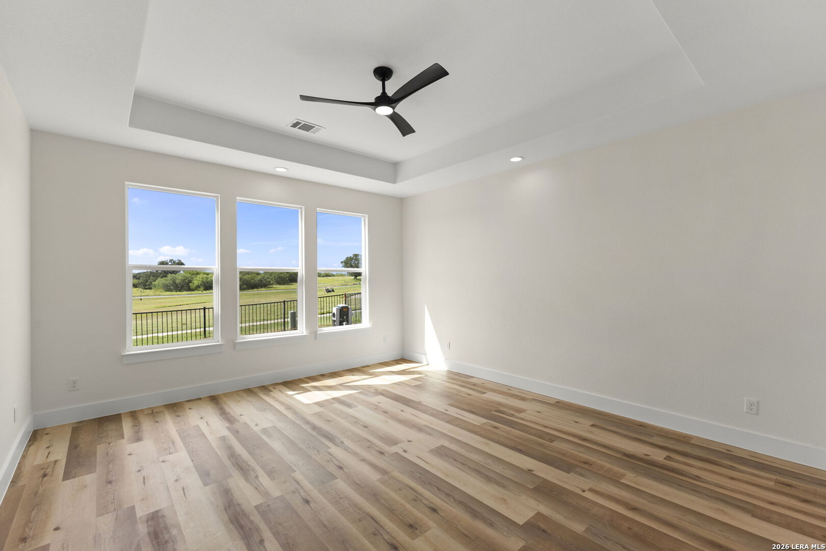 165 Whitewing Way, Floresville, TX 78114