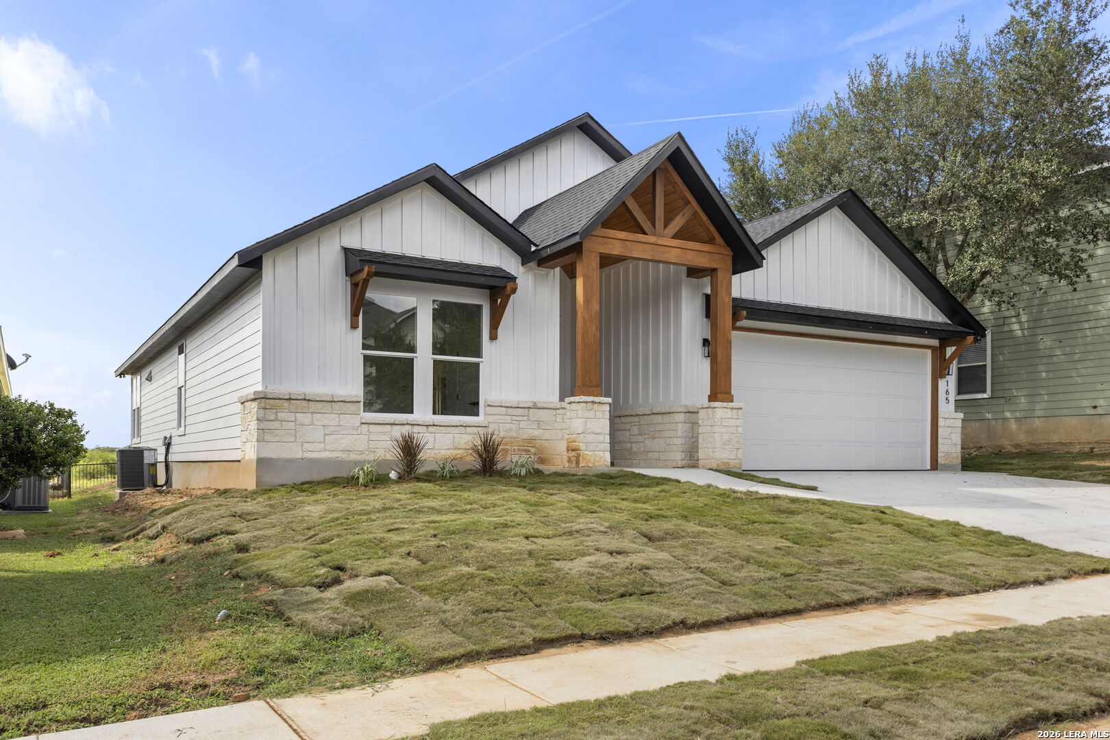 165 Whitewing Way, Floresville, TX 78114