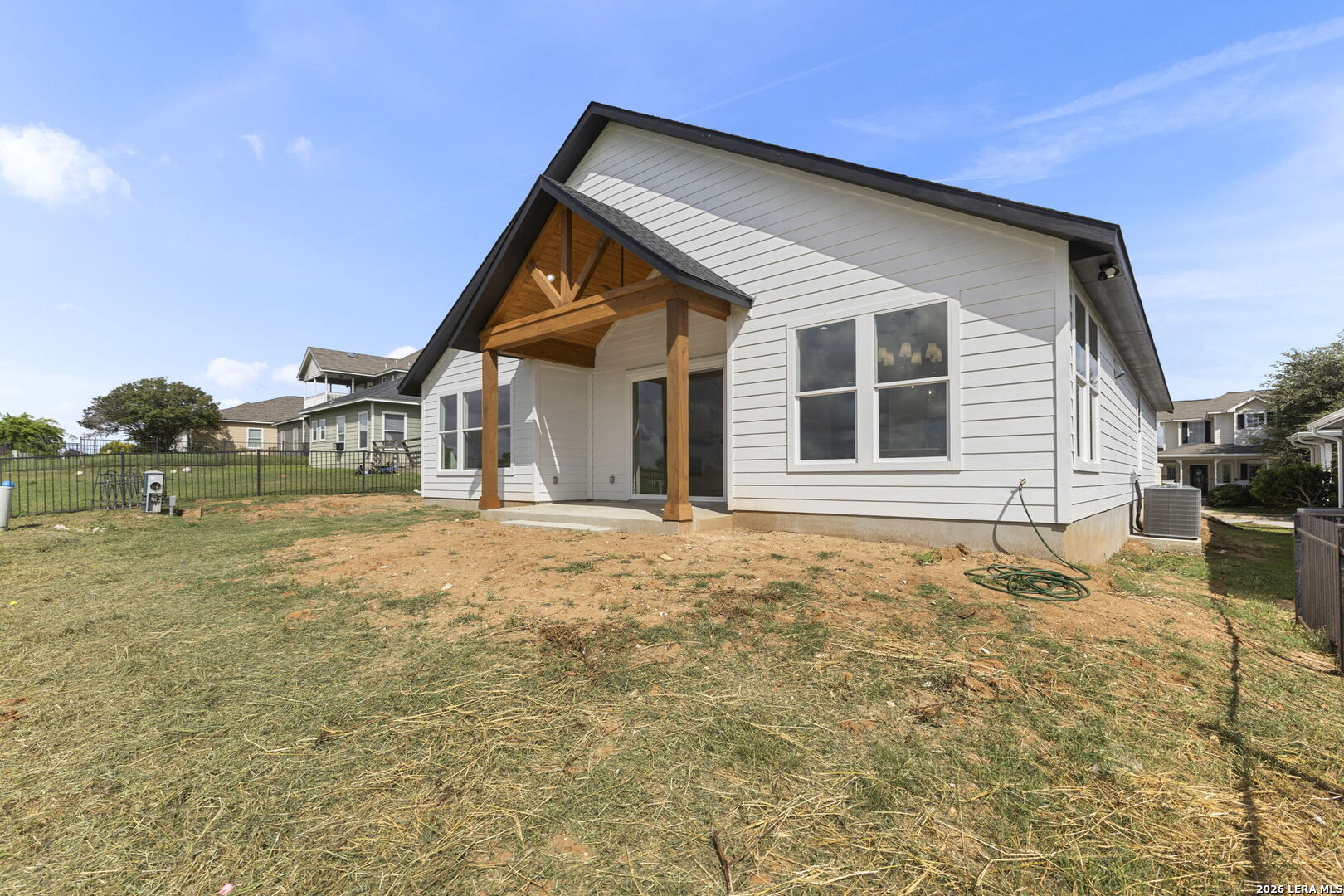 165 Whitewing Way, Floresville, TX 78114
