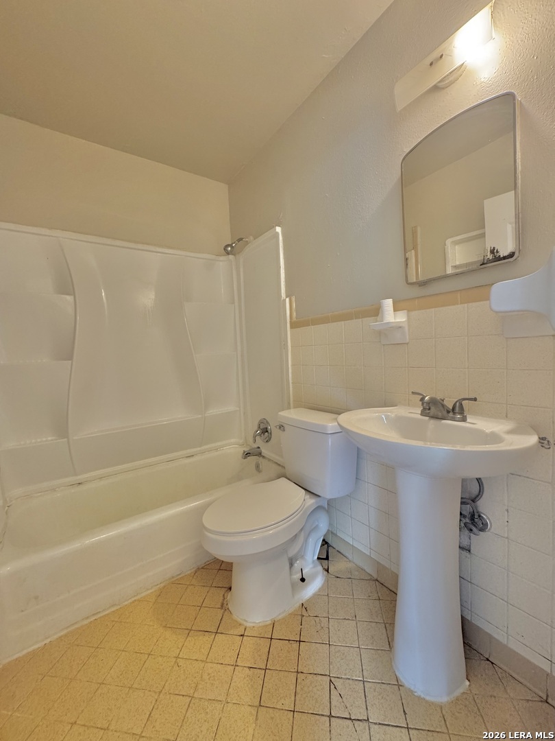 1923 Valencia, San Antonio, TX 78237