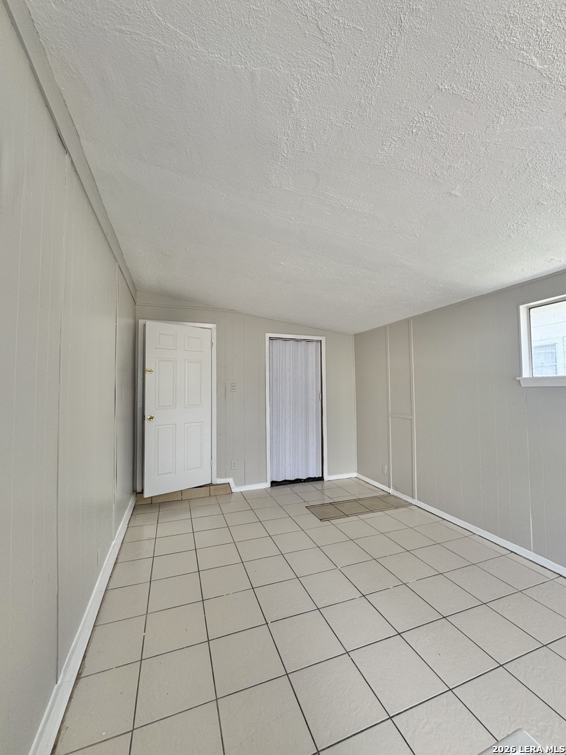 1923 Valencia, San Antonio, TX 78237