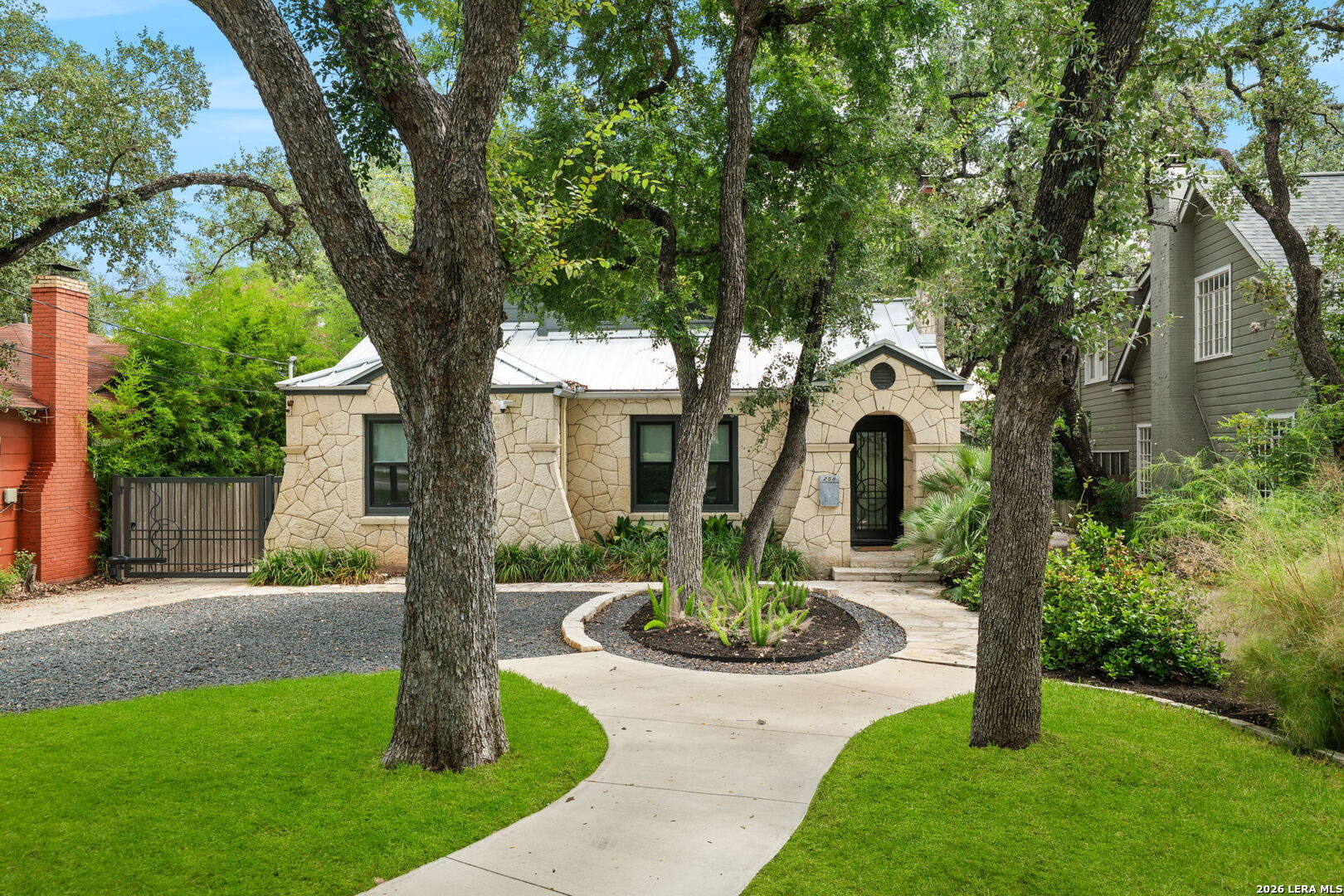 258 Tuxedo Ave Listing Cover Image