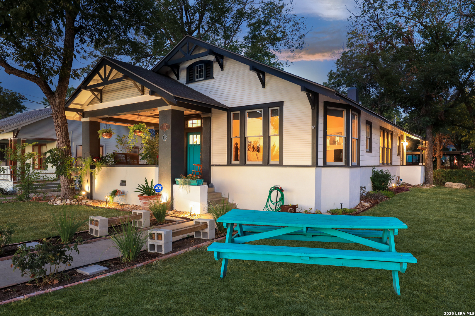 802 Olive St Listing Cover Image